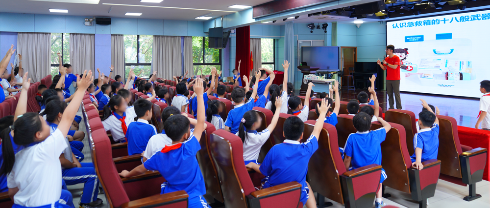 守护儿童生长之路，，，，，利来w66公益课堂进校园